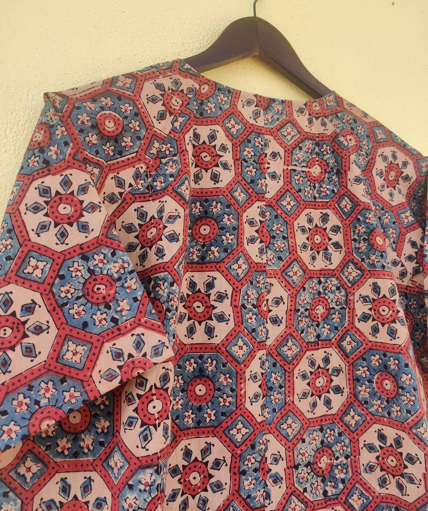 Khidki kurta